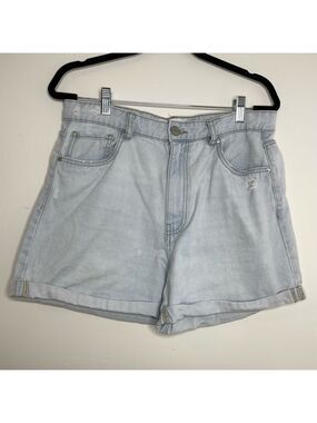 Refuge Denim Mom Distressed Light Wash Jean Shorts 11